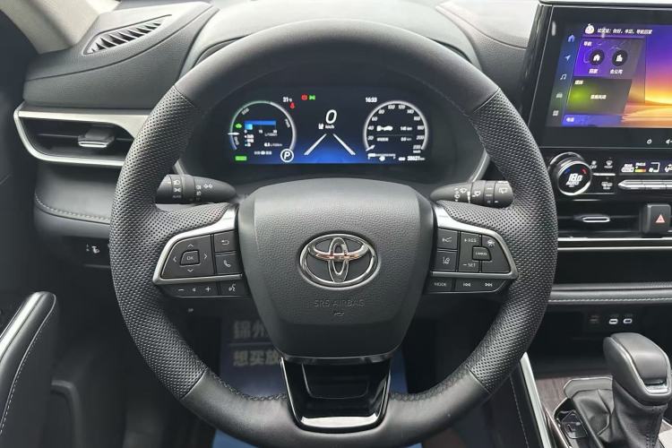 Used Toyota Highlander 2024 2.5L Smart Electric Hybrid Dual-Engine Four-Wheel Drive Prestige Version – 7 Seats Interior 4