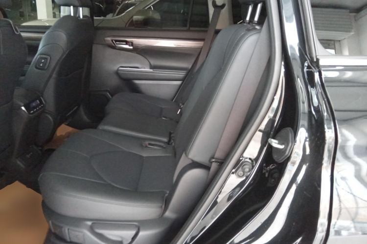 Used Toyota Highlander 2024 2.5L Smart Electric Hybrid Dual-Engine Four-Wheel Drive Prestige Version – 7 Seats Interior 4