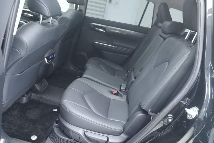 Used Toyota Highlander 2024 2.5L Smart Electric Hybrid Dual-Motor Two-Wheel-Drive Prestige Version 7 Seats Interior 4