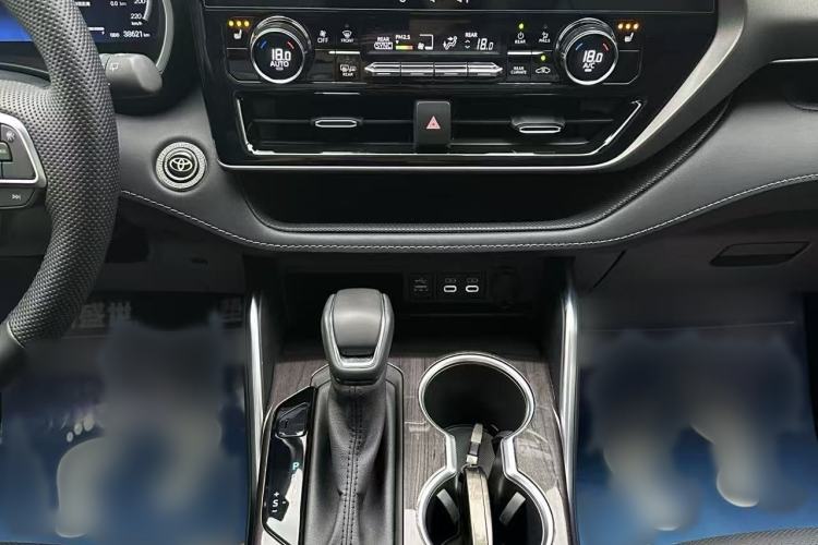 Used Toyota Highlander 2024 2.5L Smart Electric Hybrid Dual-Engine Four-Wheel Drive Prestige Version – 7 Seats Interior 5