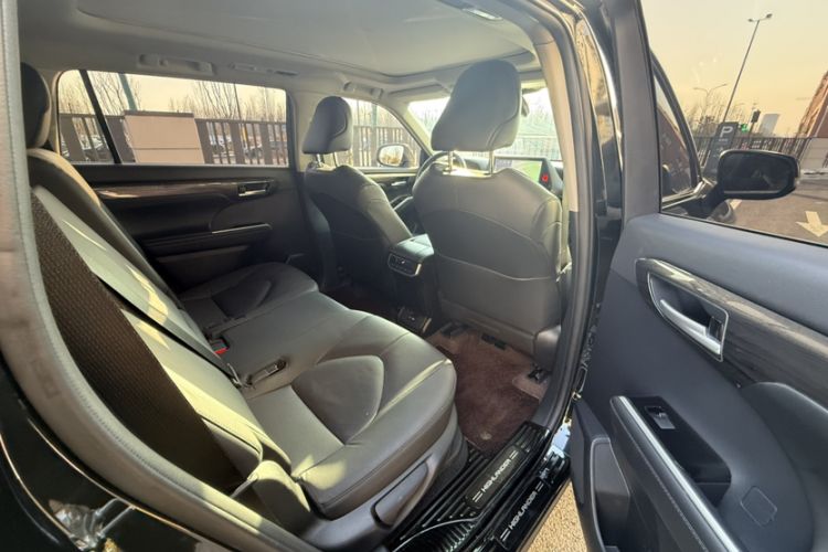 Used Toyota Highlander 2024 2.5L Smart Electric Hybrid Dual-Engine Four-Wheel Drive Prestige Version – 7 Seats Interior 5