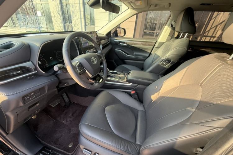 Used Toyota Highlander 2024 2.5L Smart Electric Hybrid Dual-Engine Four-Wheel Drive Prestige Version – 7 Seats Interior 6