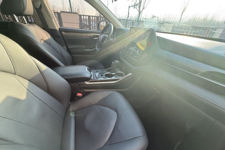 Used Toyota Highlander 2024 2.5L Smart Electric Hybrid Dual-Engine Four-Wheel Drive Prestige Version – 7 Seats Interior 7