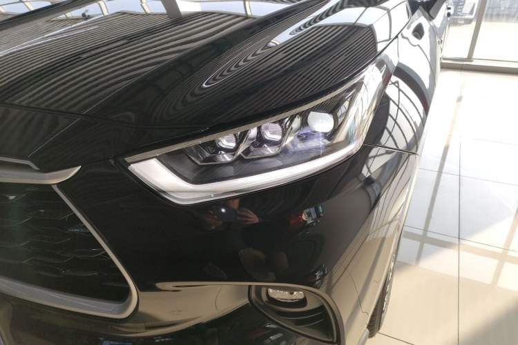 Used Toyota Highlander 2024 2.5L Smart Electric Hybrid Dual-Engine Four-Wheel Drive Prestige Version – 7 Seats Left Front Headlight