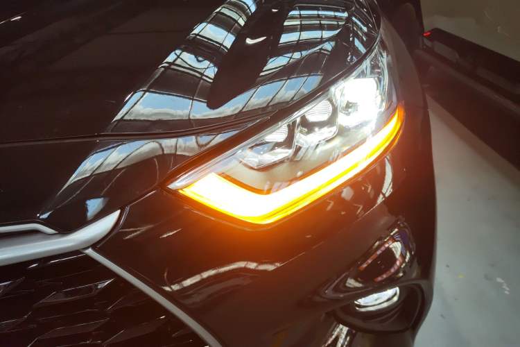 Used Toyota Highlander 2024 2.5L Smart Electric Hybrid Dual-Engine Four-Wheel Drive Prestige Version – 7 Seats Left Front Headlight