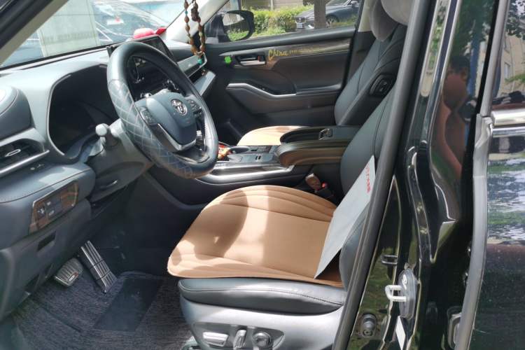 Used Toyota Highlander 2024 2.5L Smart Electric Hybrid Dual-Engine Four-Wheel Drive Prestige Version – 7 Seats Left Front Seat