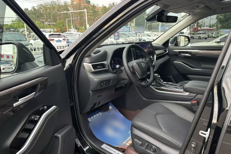 Used Toyota Highlander 2024 2.5L Smart Electric Hybrid Dual-Engine Four-Wheel Drive Prestige Version – 7 Seats Left Front Seat