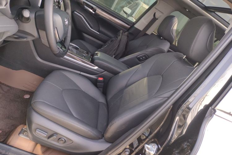 Used Toyota Highlander 2024 2.5L Smart Electric Hybrid Dual-Engine Four-Wheel Drive Prestige Version – 7 Seats Left Front Seat