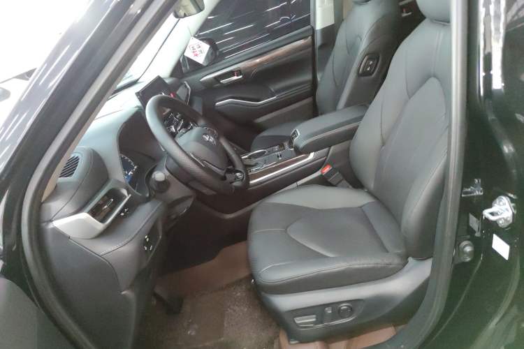 Used Toyota Highlander 2024 2.5L Smart Electric Hybrid Dual-Engine Four-Wheel Drive Prestige Version – 7 Seats Left Front Seat