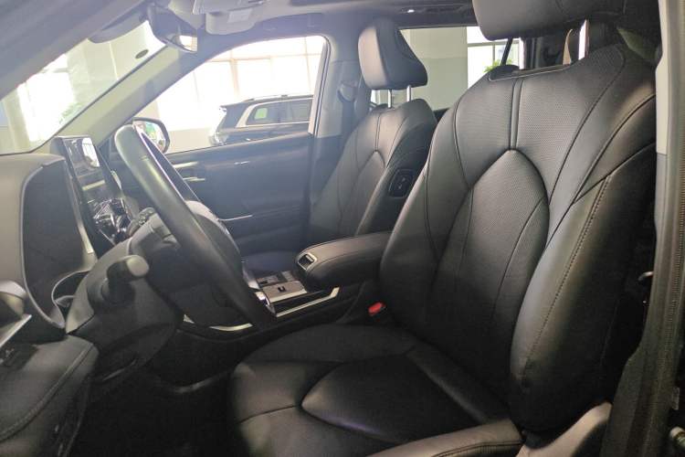 Used Toyota Highlander 2024 2.5L Smart Electric Hybrid Dual-Engine Four-Wheel Drive Prestige Version – 7 Seats Left Front Seat