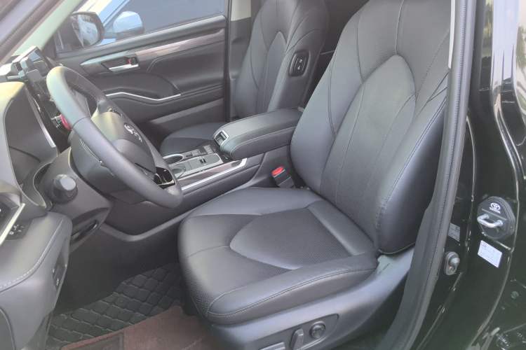 Used Toyota Highlander 2024 2.5L Smart Electric Hybrid Dual-Engine Four-Wheel Drive Prestige Version – 7 Seats Left Front Seat