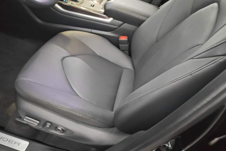 Used Toyota Highlander 2024 2.5L Smart Electric Hybrid Dual-Engine Four-Wheel Drive Prestige Version – 7 Seats Left Front Seat