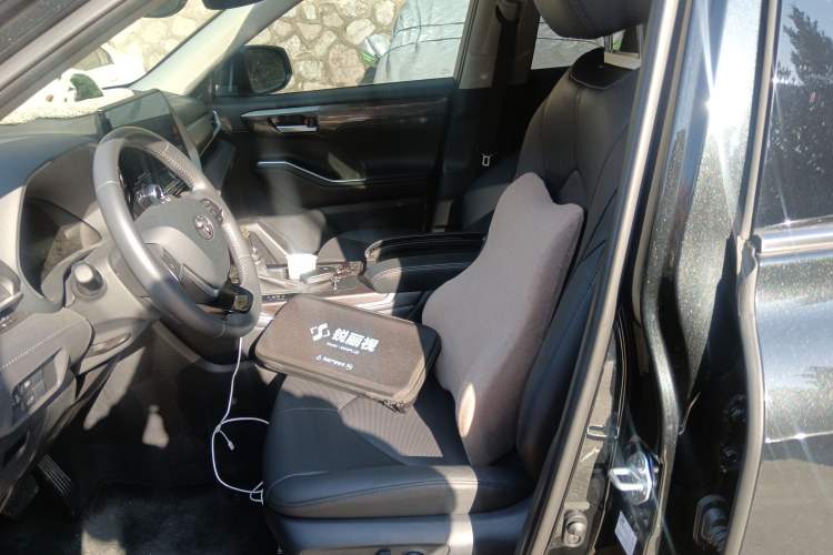 Used Toyota Highlander 2024 2.5L Smart Electric Hybrid Dual-Engine Four-Wheel Drive Prestige Version – 7 Seats Left Front Seat