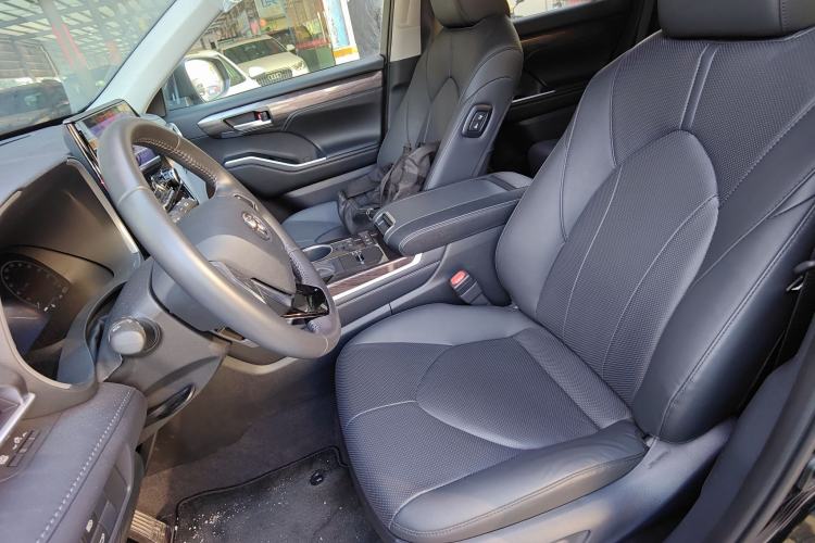 Used Toyota Highlander 2024 2.5L Smart Electric Hybrid Dual-Engine Four-Wheel Drive Prestige Version – 7 Seats Left Front Seat