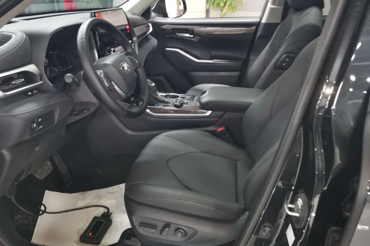 Used Toyota Highlander 2024 2.5L Smart Electric Hybrid Dual-Engine Four-Wheel Drive Prestige Version – 7 Seats Left Front Seat
