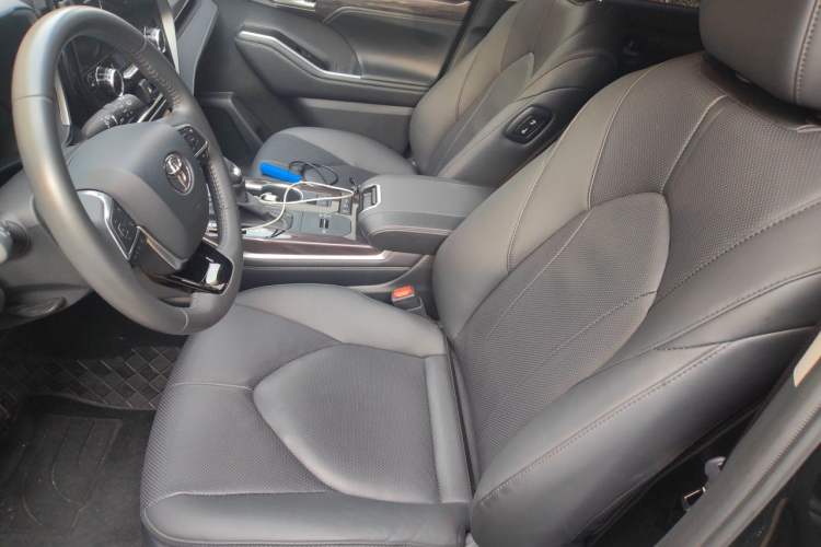 Used Toyota Highlander 2024 2.5L Smart Electric Hybrid Dual-Engine Four-Wheel Drive Prestige Version – 7 Seats Left Front Seat