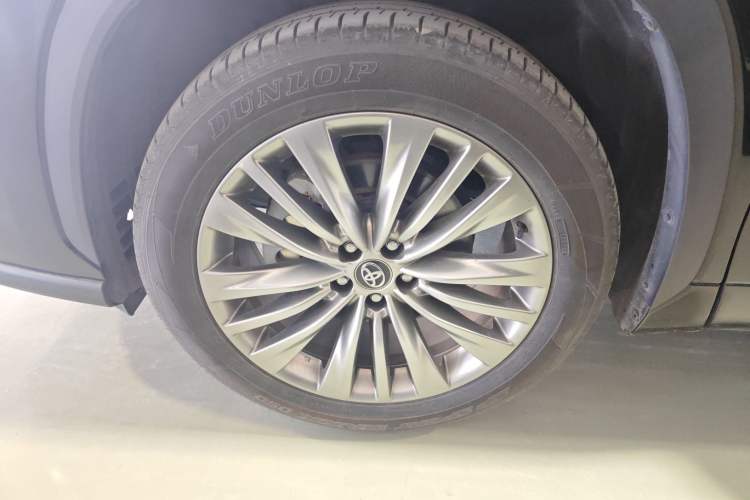 Used Toyota Highlander 2024 2.5L Smart Electric Hybrid Dual-Engine Four-Wheel Drive Prestige Version – 7 Seats Left Front Wheel Hub