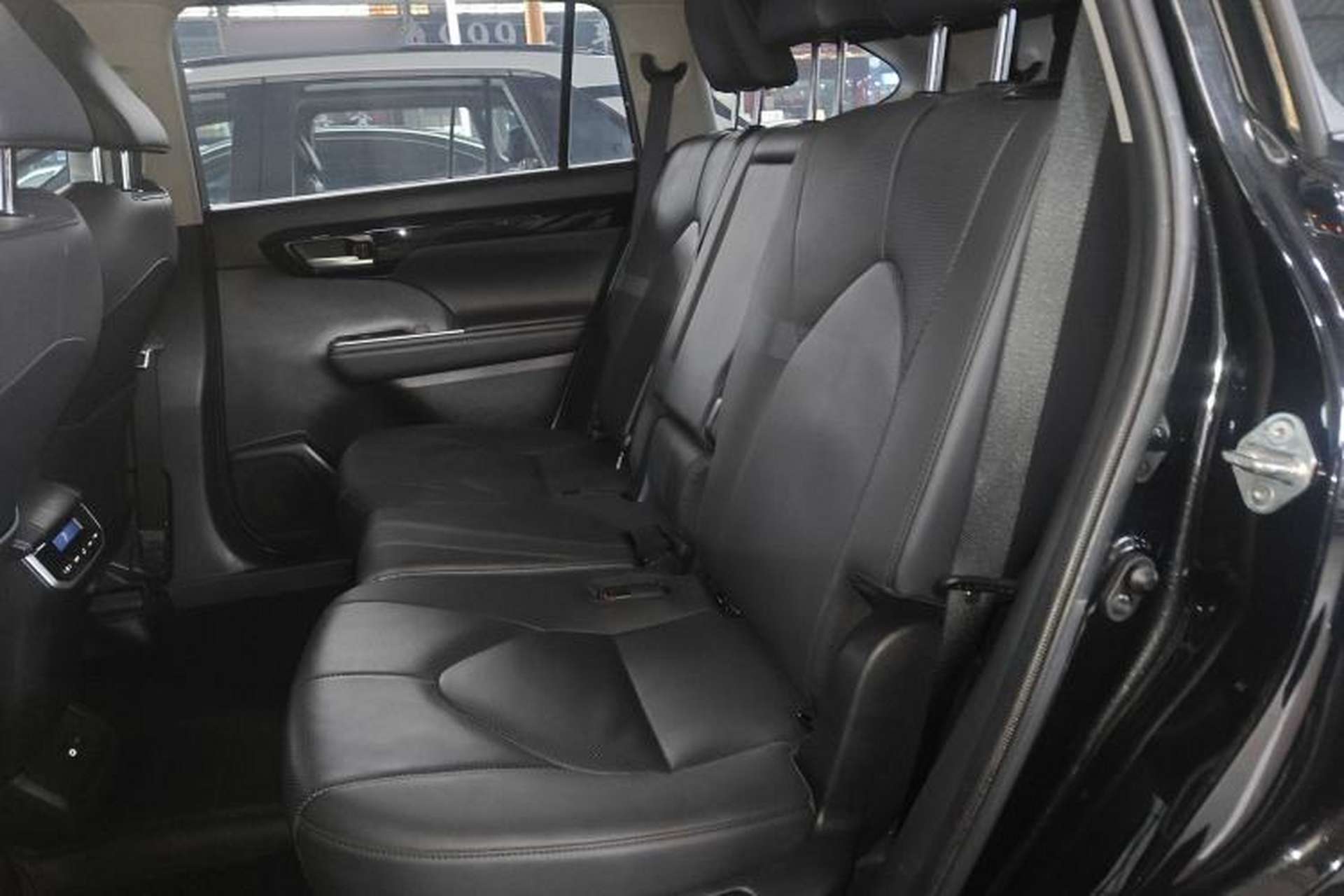 Used Toyota Highlander 2024 2.5L Smart Electric Hybrid Dual-Motor Two-Wheel Drive Luxury Version 7 Seats Left Rear Seat