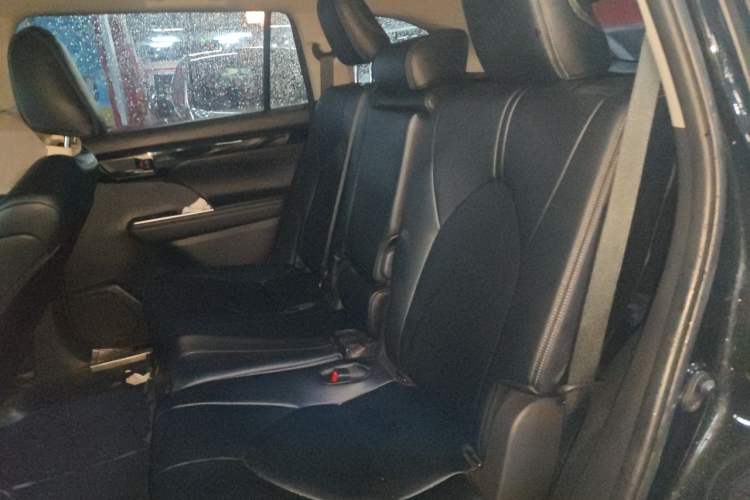 Used Toyota Highlander 2024 2.5L Smart e-Power Dual-Motor All-Wheel-Drive Elite Version – 7 Seats Left Rear Seat