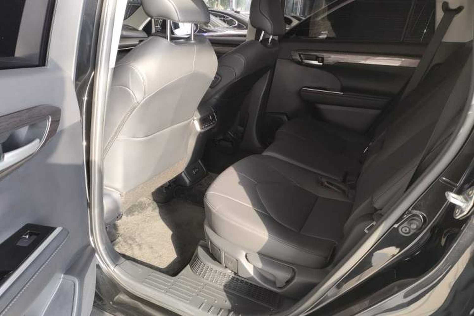 Used Toyota Highlander 2024 2.5L Smart Electric Hybrid Dual-Engine Four-Wheel Drive Prestige Version – 7 Seats Left Rear Seat