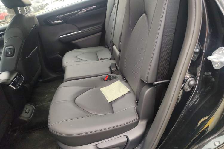 Used Toyota Highlander 2024 2.5L Smart Electric Hybrid Dual-Motor Two-Wheel Drive Luxury Version 7 Seats Left Rear Seat