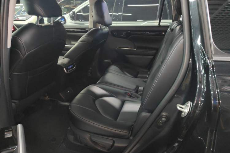 Used Toyota Highlander 2024 2.5L Smart e-Power Dual-Motor All-Wheel-Drive Elite Version – 7 Seats Left Rear Seat