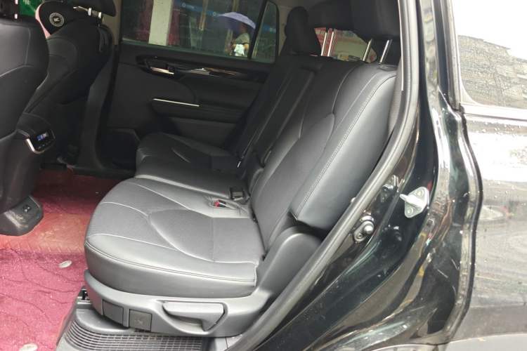 Used Toyota Highlander 2024 2.5L Smart Electric Hybrid Dual-Motor Two-Wheel Drive Luxury Version 7 Seats Left Rear Seat
