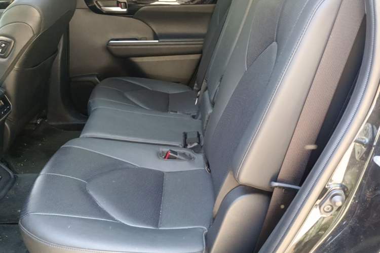 Used Toyota Highlander 2024 2.5L Smart Electric Hybrid Dual-Motor All-Wheel-Drive Luxury 7-Seater Left Rear Seat