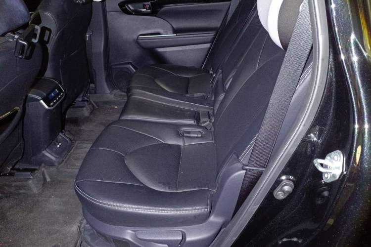 Used Toyota Highlander 2024 2.5L Smart Electric Hybrid Dual-Motor Two-Wheel-Drive Elite Edition 5 Seats Left Rear Seat