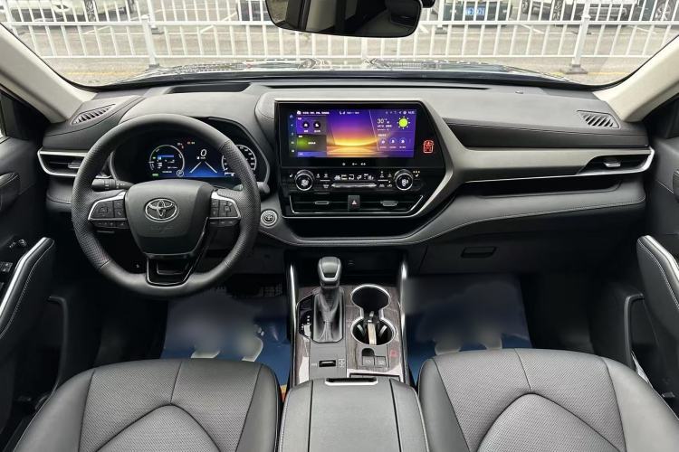 Used Toyota Highlander 2024 2.5L Smart Electric Hybrid Dual-Engine Four-Wheel Drive Prestige Version – 7 Seats Right Front Seat