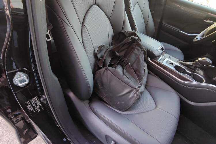 Used Toyota Highlander 2024 2.5L Smart Electric Hybrid Dual-Engine Four-Wheel Drive Prestige Version – 7 Seats Right Front Seat