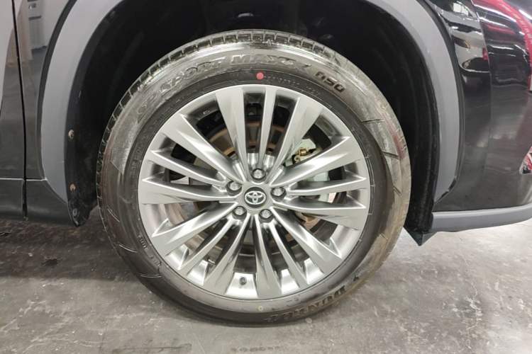 Used Toyota Highlander 2024 380T Four-Wheel Drive Prestige Version 7 Seats Right Front Wheel Hub
