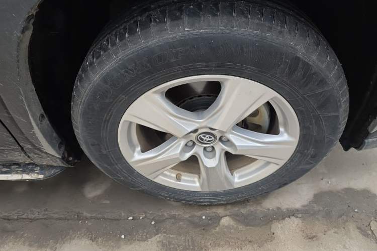 Used Toyota Highlander 2024 2.5L Smart Electric Hybrid Dual-Engine Two-Wheel Drive Elite Version 7 Seats Right Front Wheel Hub