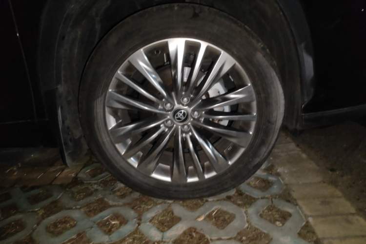 Used Toyota Highlander 2024 380T Four-Wheel Drive Prestige Version 7 Seats Right Front Wheel Hub