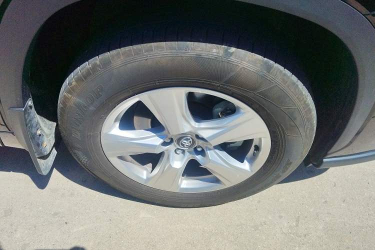 Used Toyota Highlander 2024 2.5L Smart e-Power Dual-Motor All-Wheel-Drive Elite Version – 7 Seats Right Front Wheel Hub