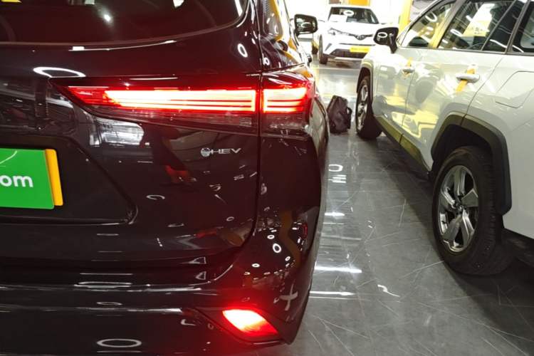 Used Toyota Highlander 2024 2.5L Smart Electric Hybrid Dual-Engine Two-Wheel Drive Elite Version 7 Seats Right Rear Taillight