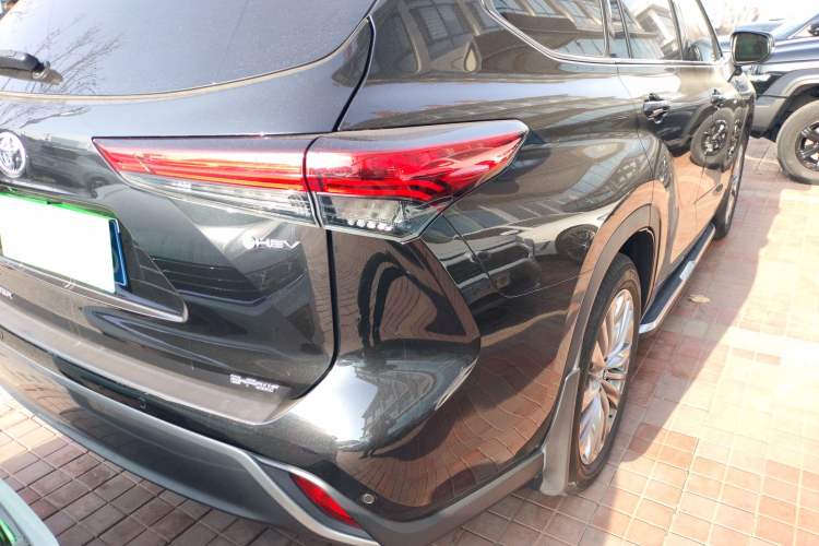 Used Toyota Highlander 2024 2.5L Smart Electric Hybrid Dual-Engine Four-Wheel Drive Prestige Version – 7 Seats Right Rear Taillight