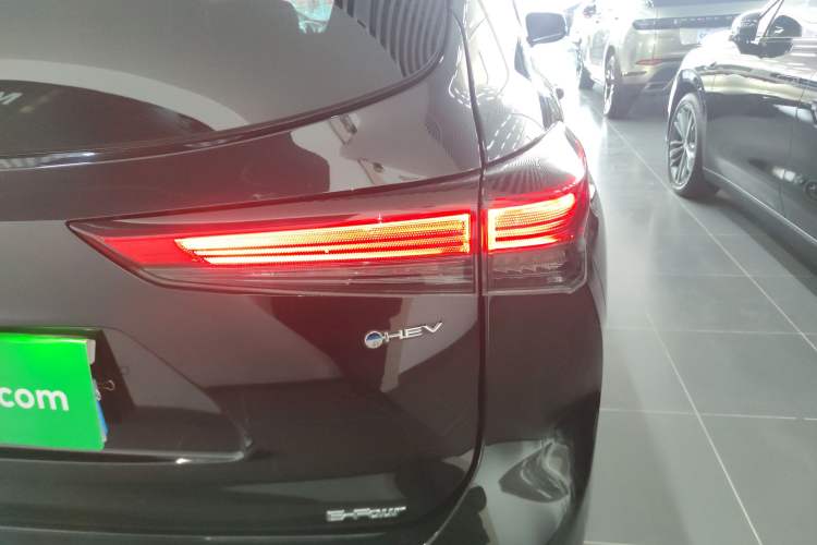 Used Toyota Highlander 2024 2.5L Smart Electric Hybrid Dual-Engine Four-Wheel Drive Prestige Version – 7 Seats Right Rear Taillight