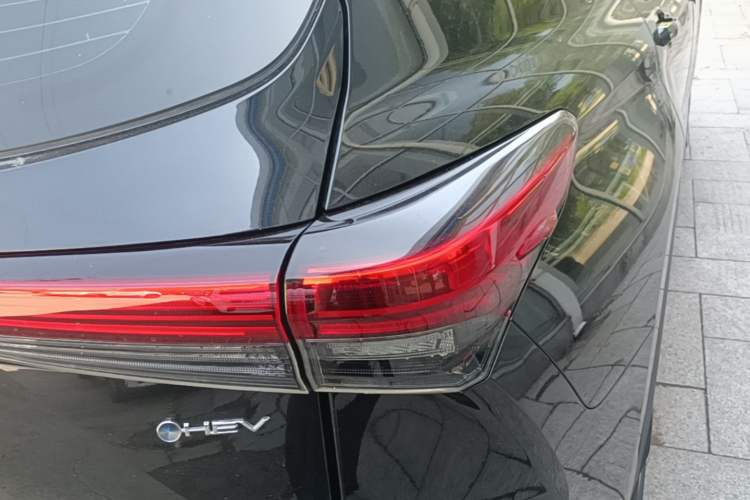 Used Toyota Highlander 2024 2.5L Smart Electric Hybrid Dual-Motor All-Wheel-Drive Luxury 7-Seater Right Rear Taillight