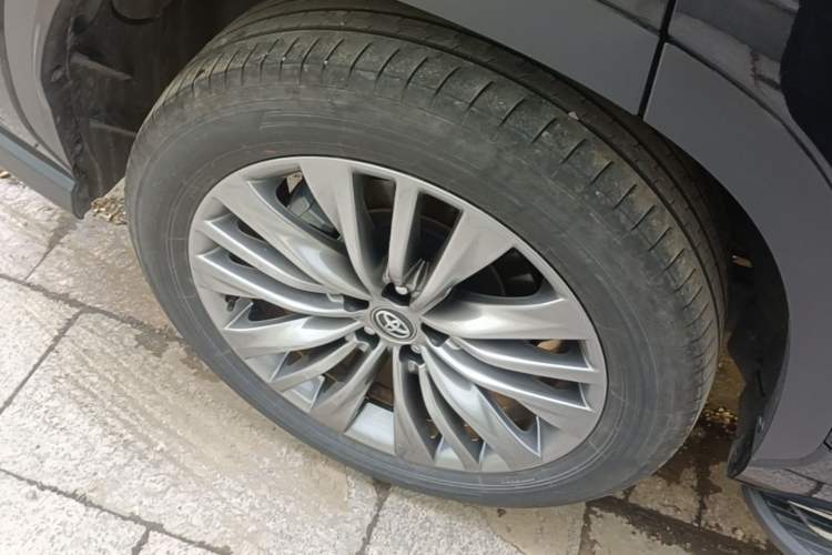 Used Toyota Highlander 2024 2.5L Smart Electric Hybrid Dual-Motor All-Wheel-Drive Luxury 7-Seater Right Rear Wheel Hub