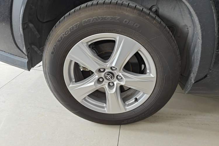 Used Toyota Highlander 2024 2.5L Smart Electric Hybrid Dual-Engine Two-Wheel Drive Elite Version 7 Seats Right Rear Wheel Hub