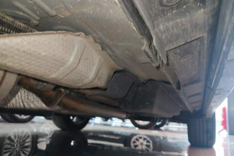 Used Toyota Highlander 2024 2.5L Smart Electric Hybrid Dual-Motor Two-Wheel Drive Luxury Version 7 Seats Right Side Sill