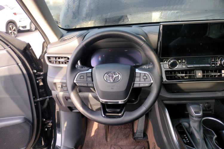 Used Toyota Highlander 2024 2.5L Smart Electric Hybrid Dual-Engine Four-Wheel Drive Prestige Version – 7 Seats Steering Wheel