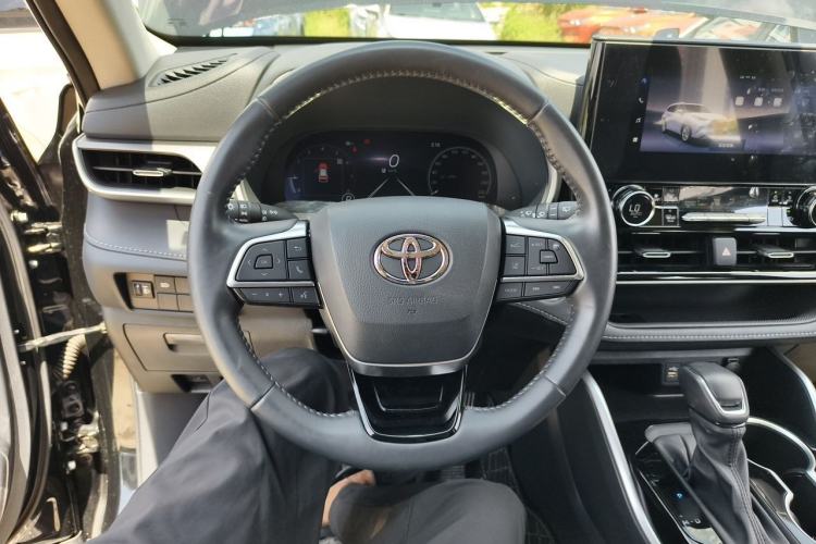 Used Toyota Highlander 2024 380T Four-Wheel Drive Luxury Version 7 Seats Steering Wheel