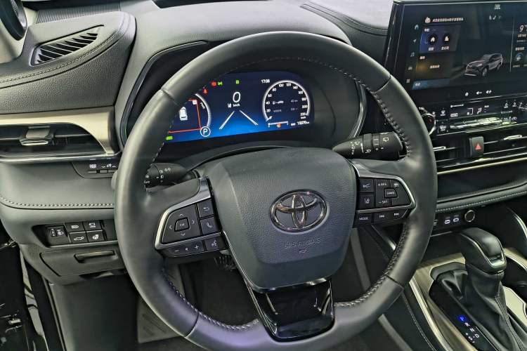 Used Toyota Highlander 2024 2.5L Smart e-Power Dual-Motor All-Wheel-Drive Supreme Edition – 7 Seats Steering Wheel