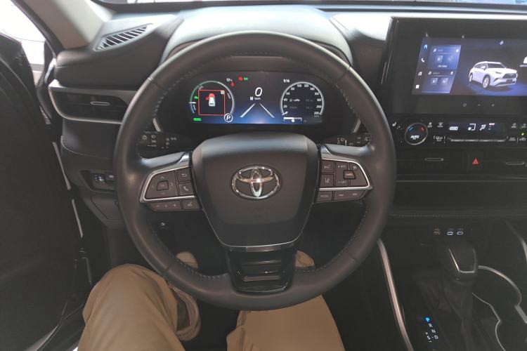 Used Toyota Highlander 2024 2.5L Smart Electric Hybrid Dual-Motor Two-Wheel Drive Luxury Version 7 Seats Steering Wheel