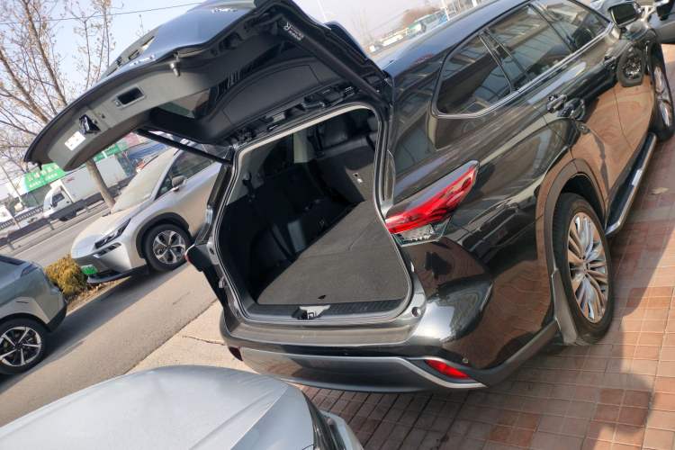 Used Toyota Highlander 2024 2.5L Smart Electric Hybrid Dual-Engine Four-Wheel Drive Prestige Version – 7 Seats Trunk