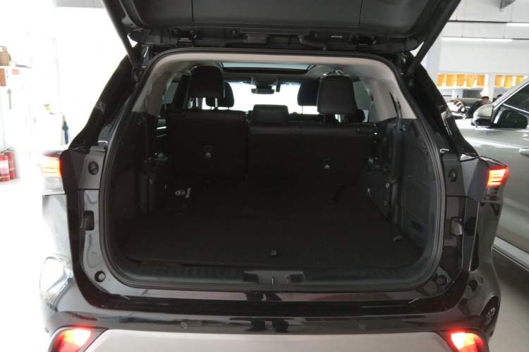 Used Toyota Highlander 2024 2.5L Smart Electric Hybrid Dual-Engine Four-Wheel Drive Prestige Version – 7 Seats Trunk