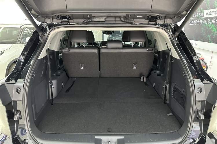 Used Toyota Highlander 2024 2.5L Smart e-Power Dual-Motor All-Wheel-Drive Supreme Edition – 7 Seats Trunk