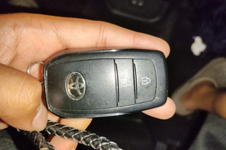 Used Toyota Highlander 2024 2.5L Smart Electric Hybrid Dual-Motor Two-Wheel-Drive Elite Edition 5 Seats Vehicle Key